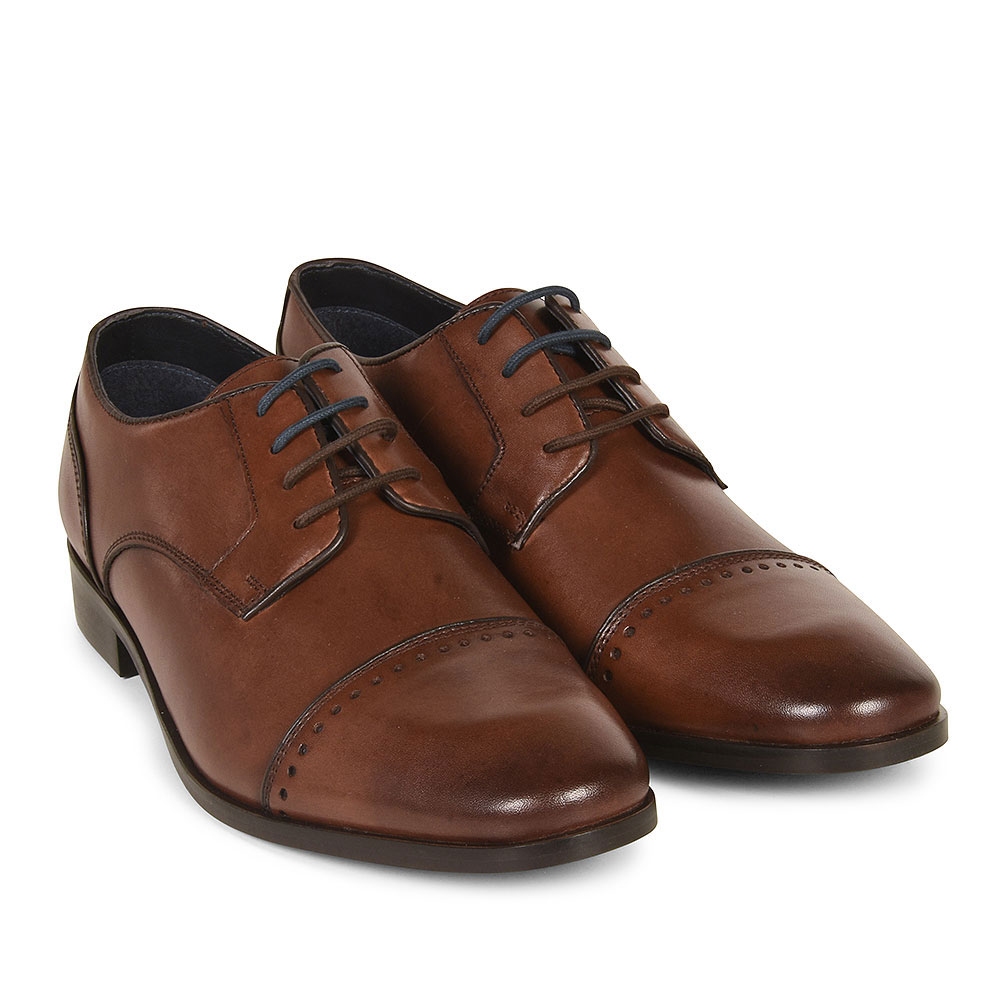 Regus Shoe in Brown